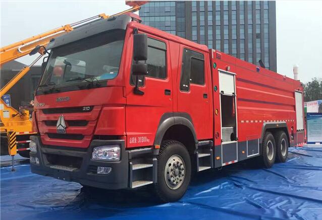 重汽雙橋16噸泡沫消防車(國五)|豪沃后八輪水罐泡沫聯(lián)用消防車|大型泡沫消防車價格廠家直銷15271311188