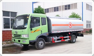 解放單橋輕型運(yùn)油車(chē)(油罐車(chē))