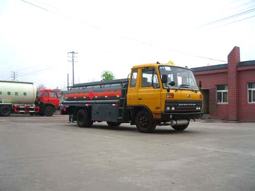 東風(fēng)輕卡化工液體運(yùn)輸車(chē)
