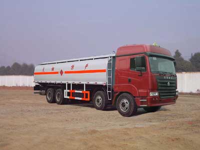 斯太爾前四后八化工液體運(yùn)輸車