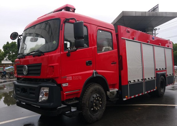 東風(fēng)153泡沫消防車(chē)(6-7T)